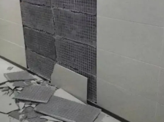 屏南瓷砖空鼓维修公司分享下屏南墙砖松动维修的知识